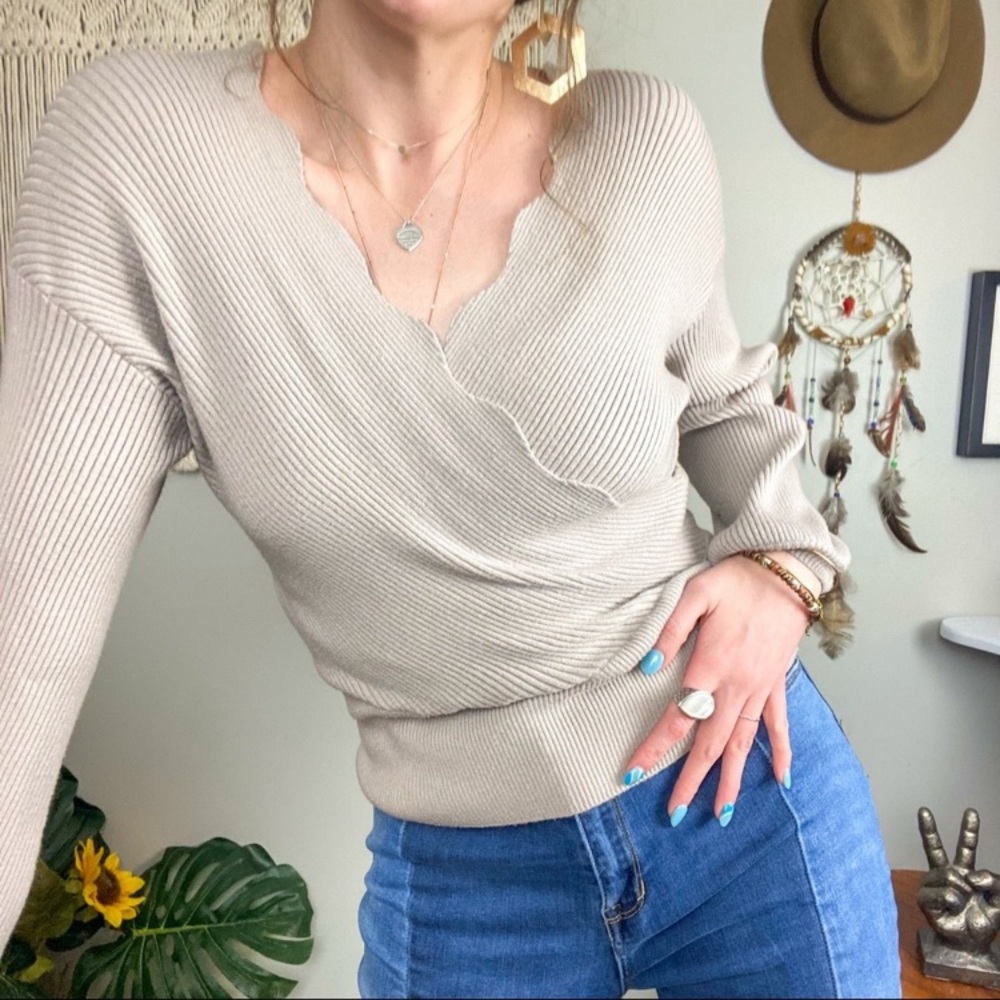 Ribbed Scallop V Neck Beige Balloon Sleeve Crossover Top Express Medium